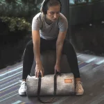 Kompaktowa wodoodporna torba na sport i podróż – Zulupack® Yoggy 16L IP65 szary/camel